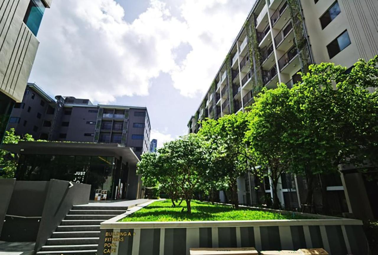 Blossom Sathorn Hospitality （曼谷高端酒店公寓） Exterior photo